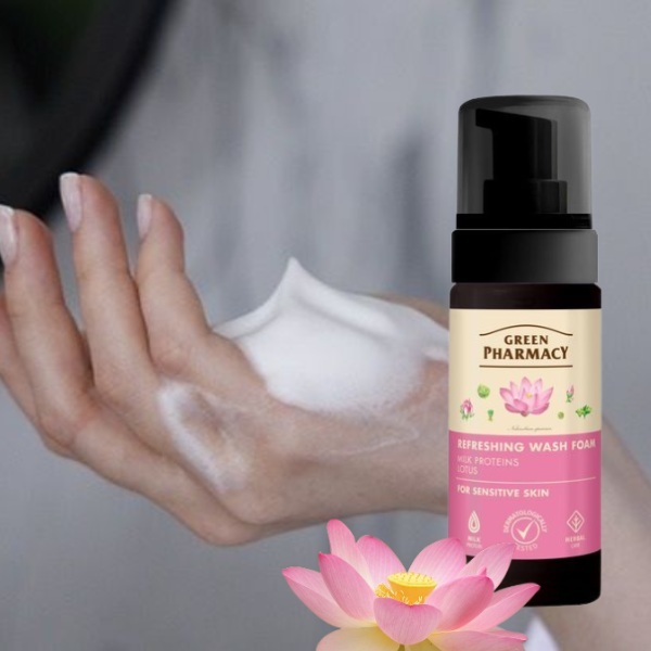 86231   pochistvashta pqna za lice s lotus   baner